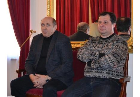 Directorul artistic al Ansamblului Crişana, Leontin Ciucur, şi dirijorul Eduard Albina au prezentat marţi programul spectacolului din 8 martie